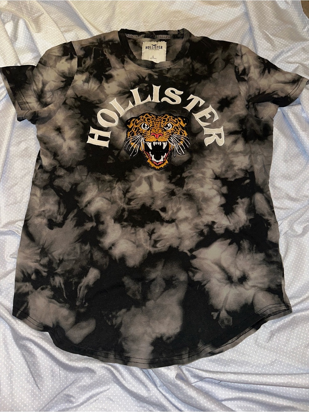 Holister lion embroidered graphic tee size large